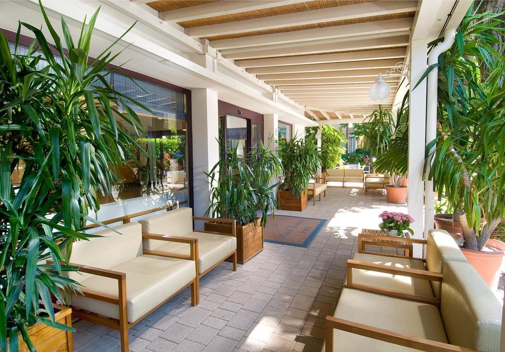 Hotel Trieste Cervia Exterior foto