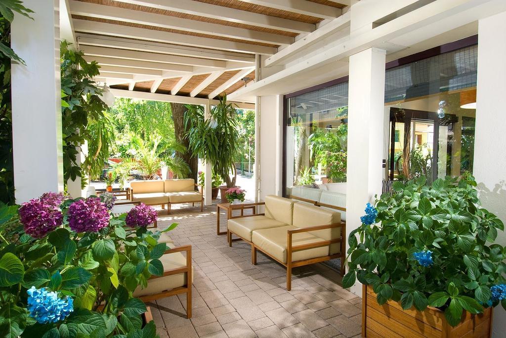 Hotel Trieste Cervia Exterior foto
